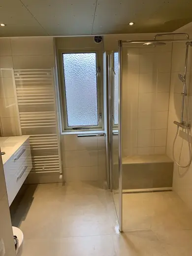 Badkamer 25, foto 1