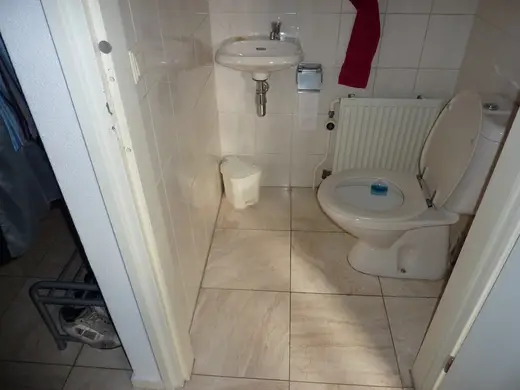Toilet 06